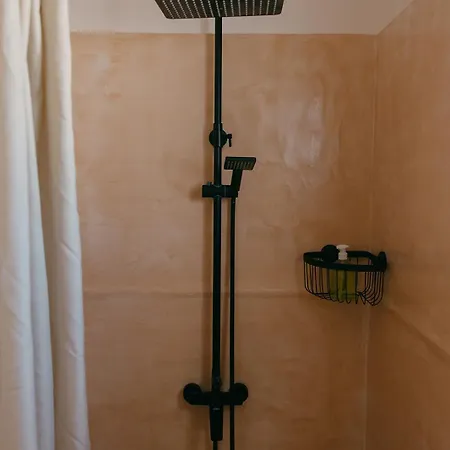 Africa בית הארחה 2*